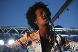 Jeangu Macrooy verwarmt dakterras Podium Victorie