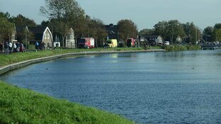Dode in auto te water N9 ter hoogte van Koedijk