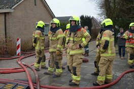 Uitslaande brand in bedrijfsschuur vol pallets in Oudkarspel