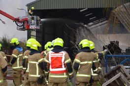 Uitslaande brand in bedrijfsschuur vol pallets in Oudkarspel