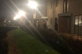 Bewoonster sticht brand in eigen huis