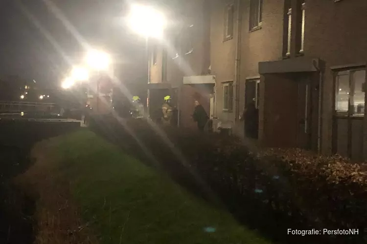 Bewoonster sticht brand in eigen huis