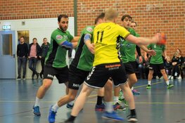 Handballers Vrone blijven in de titelrace