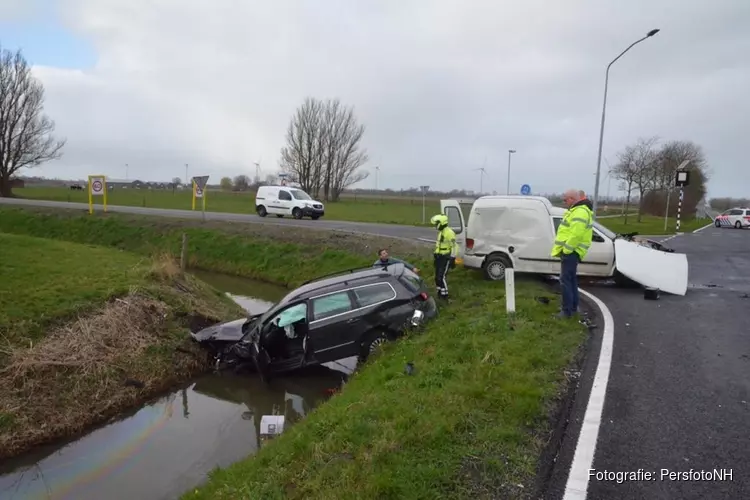 Twee gewonden bij frontale botsing Oudkarspel