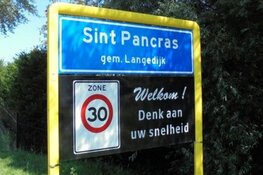 Leerlingen herdenken omgekomen verzetsstrijders tijdens Zwarte Zondag in Sint Pancras