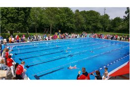 Jaarlijkse schoolzwemwedstrijd in zwembad de Bever