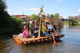 Leerlingen Van Arkelschool wijden Klim- en Klauterroute in van Museum BroekerVeiling