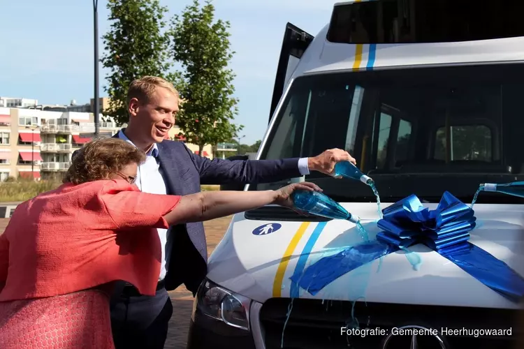Buurtbus 407 feestelijk geopend