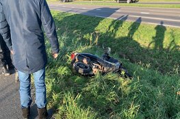 Vrouw loopt hoofdwond op na val met snorscooter