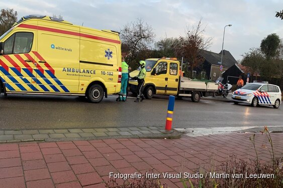 Fietser naar ziekenhuis na aanrijding in Oudkarspel