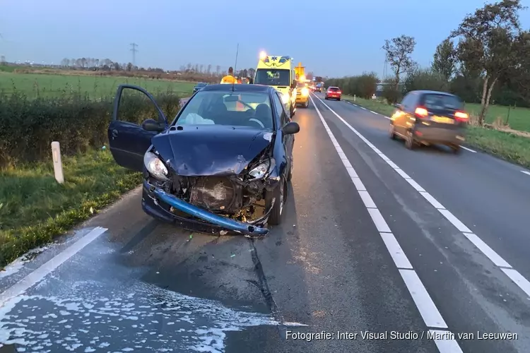 Drie auto&#39;s afgesleept en een gewonde op N242