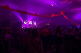 Vier uur lang foute hits in Sporthal Geestmerambacht!