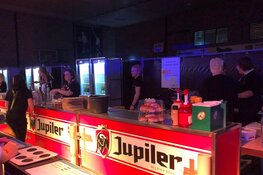 Vier uur lang foute hits in Sporthal Geestmerambacht!