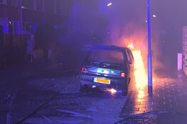 Auto vliegt in brand in Noord-Scharwoude