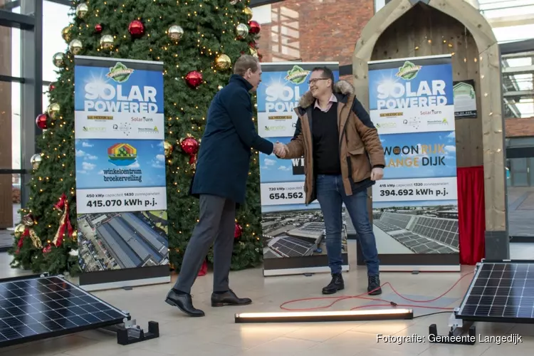 Wethouder Langedijk feliciteert Van den Heerik Projecten met verduurzaming