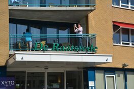 Zanger Joost de Vries verrast bewoners De Raatstede