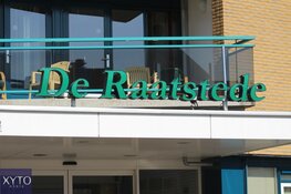 Zanger Joost de Vries verrast bewoners De Raatstede