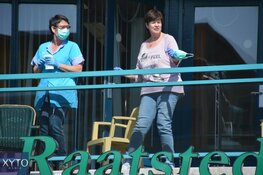 Zanger Joost de Vries verrast bewoners De Raatstede