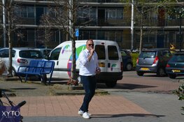 Zanger Joost de Vries verrast bewoners De Raatstede