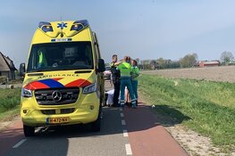 Wandelaar geschept door auto