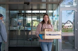 Wonen Plus Welzijn brengt op Bevrijdingsdag 1700 oranje gebakjes bij cliënten