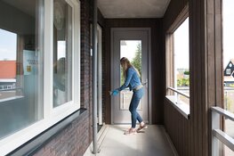 Wonen Plus Welzijn brengt op Bevrijdingsdag 1700 oranje gebakjes bij cliënten