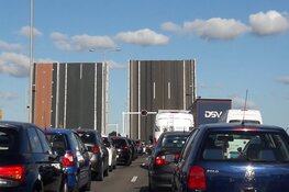 Opnieuw problemen met Leeghwaterbrug. Verkeer richting Heerhugowaard staat vast