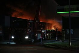 Opnieuw grote brand in Alkmaar, nu op bedrijventerrein Beverkoog