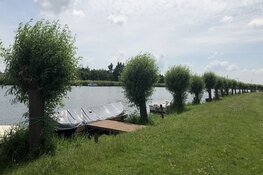 Werk aan de oevers van het Kraspolderkanaal – Langedijkervaart halverwege