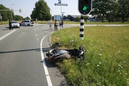 Scooterrijdster zwaargewond na aanrijding met auto in Oudkarspel