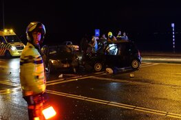 Vier auto&#39;s betrokken bij botsing op kruising, één gewonde