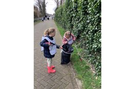 Allente kids ruimen spelenderwijs de schoolomgeving op