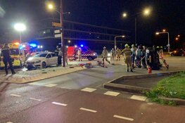 Auto op zijn kant na ongeval in Heerhugowaard, bestuurster gewond