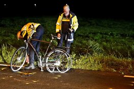 Fietser raakt zwaargewond na botsing met auto in Noord-Scharwoude