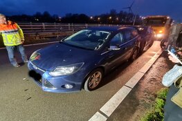 Kettingbotsing en klapband vrachtwagen zorgen voor veel vertraging.