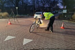 Fietser zwaargewond na aanrijding in Oudkarspel