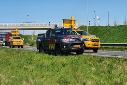 Vrachtwagen rijdt tegen spoorviaduct in Heerhugowaard
