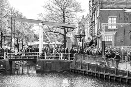 Waagplein wordt Koningsplein. Druk, maar vooral heel gezellig