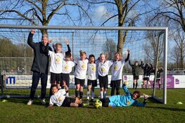 De Vlindertuin grote winnaar op finaledag Schoolvoetbal Dijk en Waard