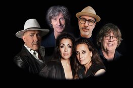 Boegbeelden van de Nederpop samen in Podium Victorie met Nederpop All Stars