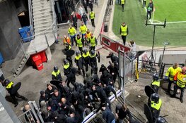AZ - West Ham United in slotminuten ontsierd door supportersrellen
