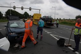 Botsing tussen twee auto's op N242 bij Heerhugowaard
