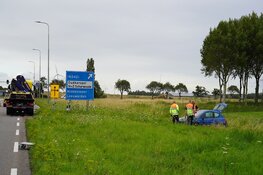 Auto te water langs N245 bij Noord-Scharwoude