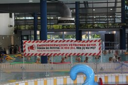 De badmeester verzuipt, FNV komt met verbeterpunten: Overhandiging eerste exemplaar `Witboek Zwembaden`aan burgemeester Dijk en Waard