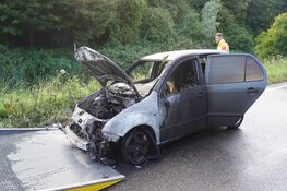 Auto door vlammen gegrepen op Schagerweg