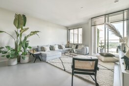 Stijlvolle gietvloer in de badkamer met betonlook