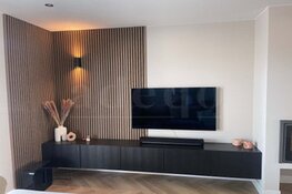 Waarom een lattenwand achter de tv een stijlvolle keuze is