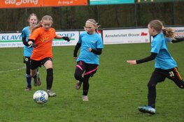 Uniek! Voetbalverenigingen Dijk en Waard werven samen nieuwe meiden
