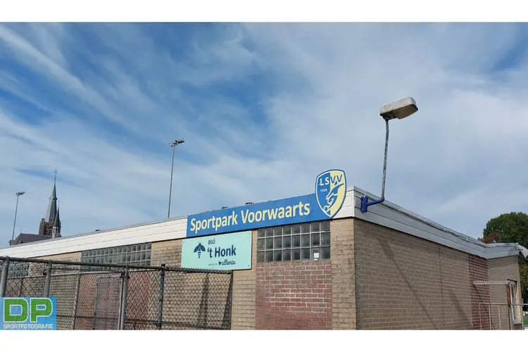 Koploper JVC zelfs met tien man duidelijk te sterk voor LSVV