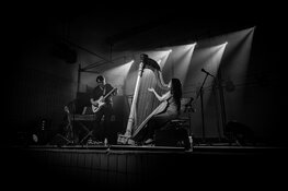 Lavinia Meijer brengt intiem zitconcert naar kleine zaal van Podium Victorie